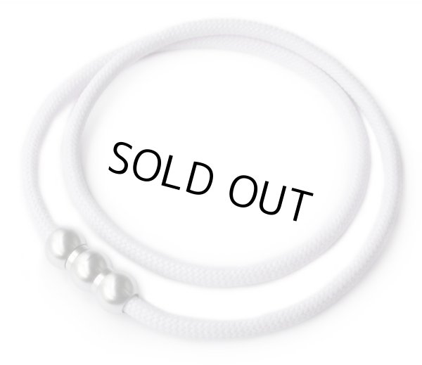 画像2: 【10%OFF：Disconモデル】erg［エルグ］シナプスネックレス WAVE（ホワイト×シルバー） (2)